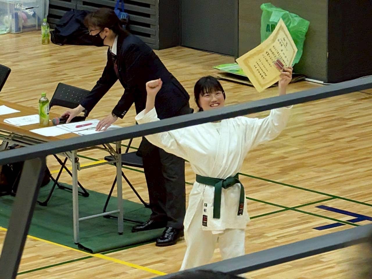 入賞を喜ぶ会員